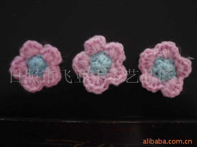 供应手工胸花，毛线花，手工钩编花。款式新。品种全