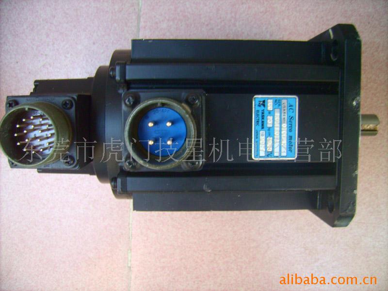 C 二手安川伺服马达USAREM-07CE2K     保修三个月