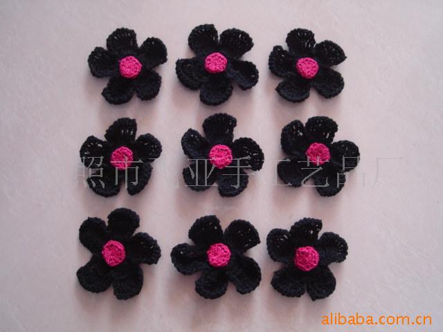 供应新款手工胸花，手钩花，手工钩编花款式。品种全