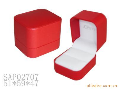 厂家直销供应新款绒布内玉戒指盒 首饰包装盒PU皮质耳环盒可订 制