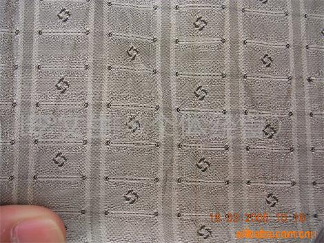 厂家直销 电子龙头喷水提花布 格子提花布 桌布 里子布 服装布