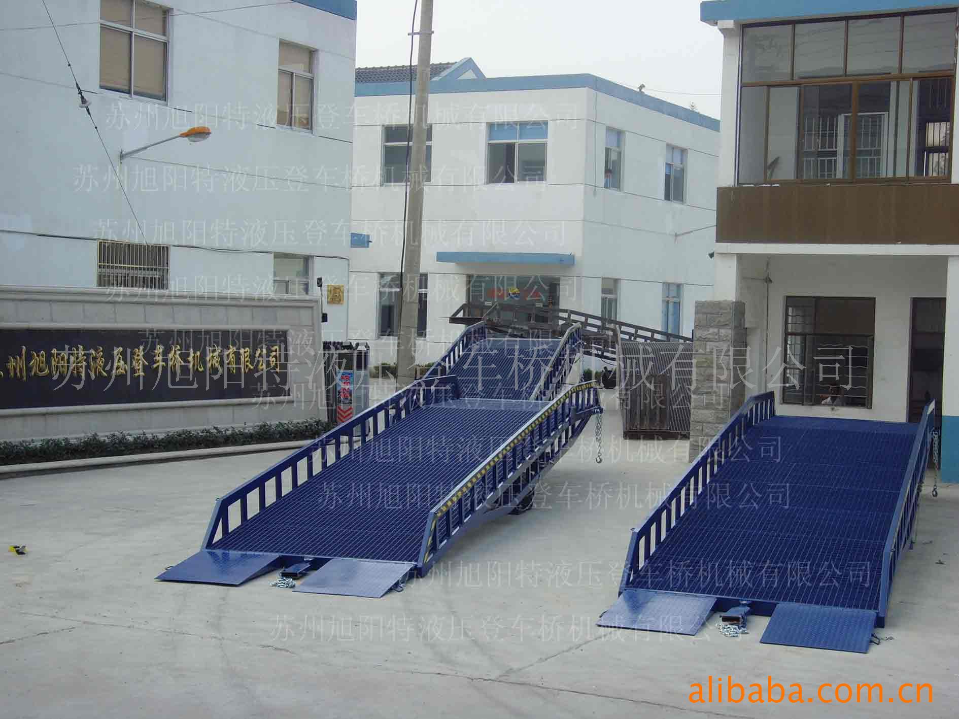 登车桥，液压登车桥，移动式登车桥，登车过桥，月台