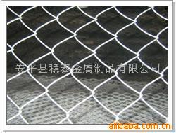 稳泰勾花式围栏网用于厂房、铁路、公路、球场隔离等