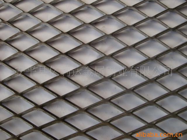 供应各种标准规格钢板网、铝板网镀锌网不锈钢网防盗网网片