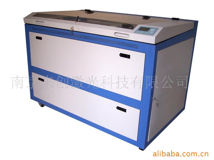 厂家直销实用激光竹木雕刻机工艺品雕刻加工设备激光切割文玩