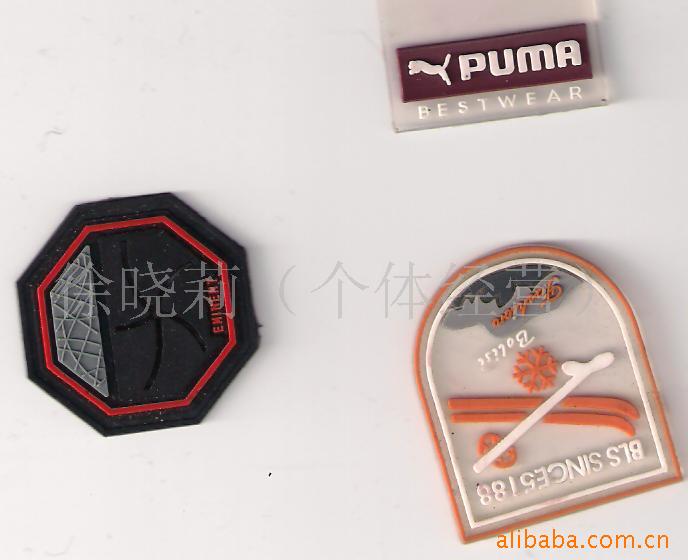 环保PVC软胶防水服装商标供应透明水晶滴塑彩色LOGO商标橡胶标