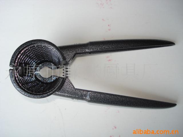 供应畅销木柄铝制漏斗型核桃夹