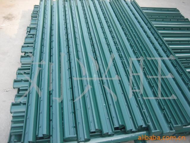 供应护栏立柱，护栏柱，围栏网立柱