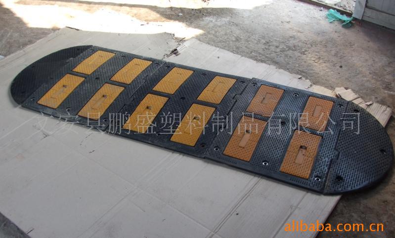 供应减速带 优质塑料减速垫 橡胶减速带量大优惠