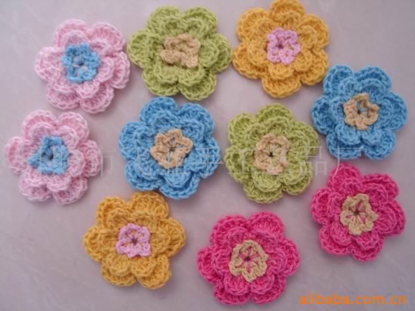 供应手钩花．手勾花．手工花.钩编花.手勾胸花.款式新，品种全