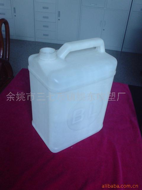 不同容量的油壶