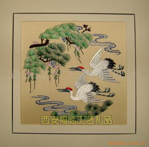 手工艺品2018新款厂家供应产品 手工刺绣 家居摆挂松鹤延年