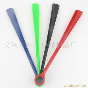 Yiwu factory direct 47cm plastic long shoehorn disposable round handle easy hanging shoehorn