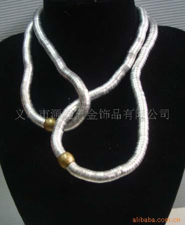 不锈钢蛇链+四青珠