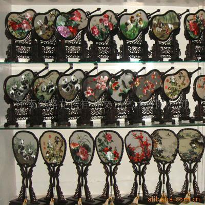 Suzhou silk manual Paintings Rosewood Carved Gongshan Embroidery Paintings Silk Road Florid Crafts