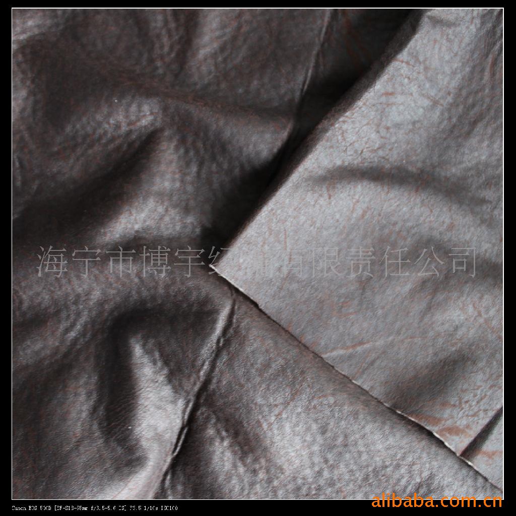 烫金复合麂皮绒，外套面料。