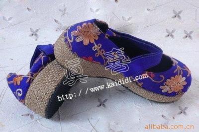 Cashmere Embroidered shoes Ethnic style printing cotton Southeast Asia Thai manual Ladies Embroidered shoes