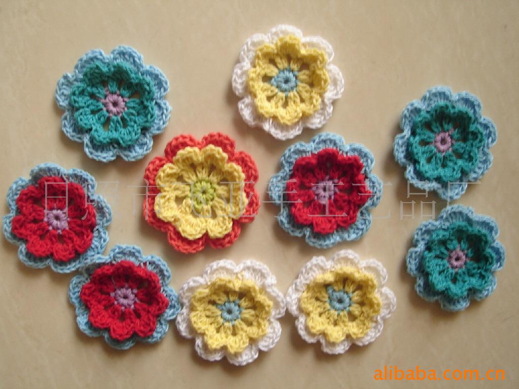 供应胸花手钩花。棉线花手工钩编花款式新。品种全做工好