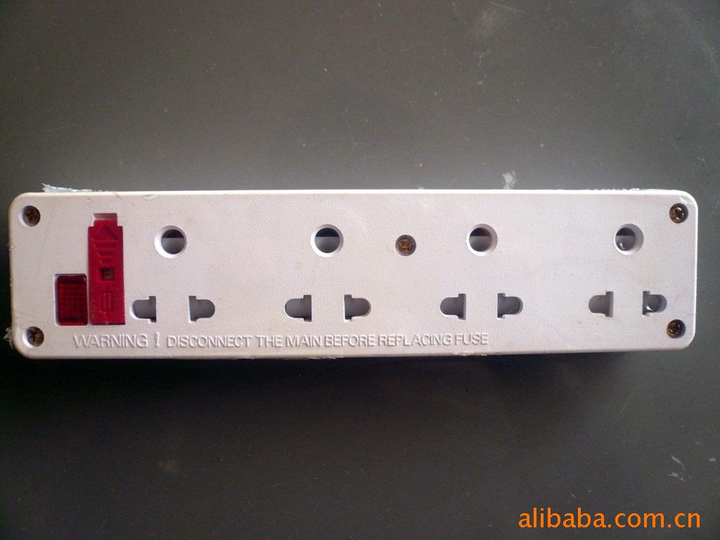 厂家特价促销5A扁圆2用四位带保险指示灯排插