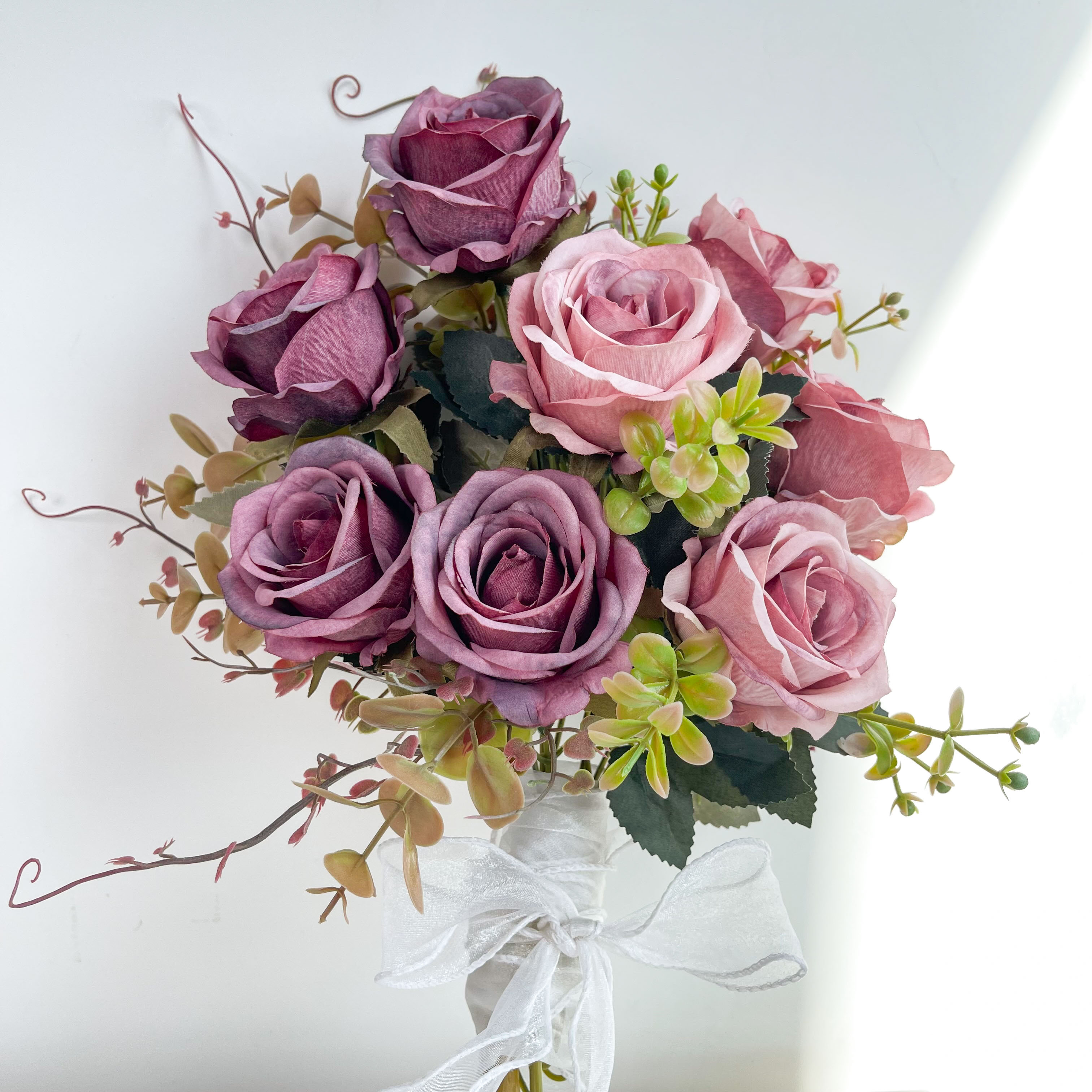 Buquê de rosas roxas de nove cabeças em estilo europeu