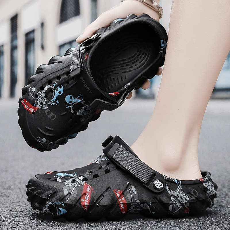 Men's Outdoor Clogs, Summer 2024 New Style, Sports Slippers with a Cushioned Feel, Non-Slip, Odor-Resistant, Men's Sandals, Eva