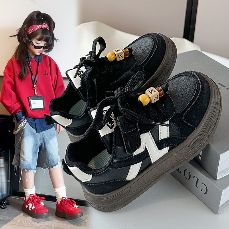 Girls Shoes 2025 New arrival Autumn kids Princess De Training Board Shoes Leather Light Girls Soft Sole Sneakers Best Selling