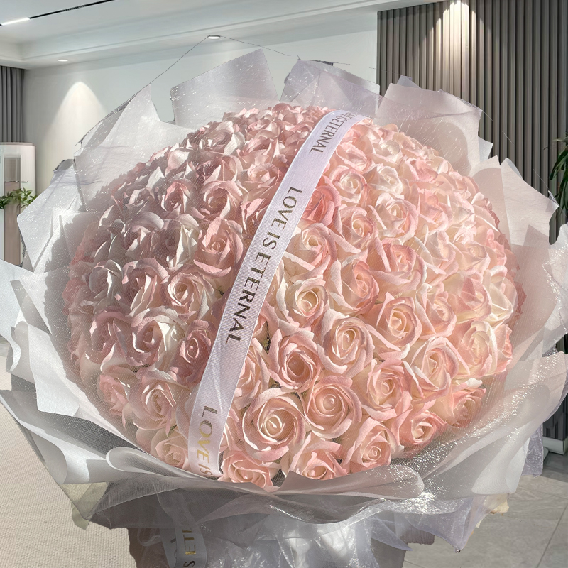 99개의 여성스러운 분홍색과 흰색 포장