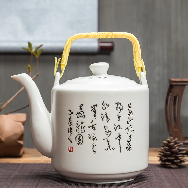 レストランのホテル用陶磁器ティーポットには、フィルター付きの大きな梁ポットがあります。|undefined