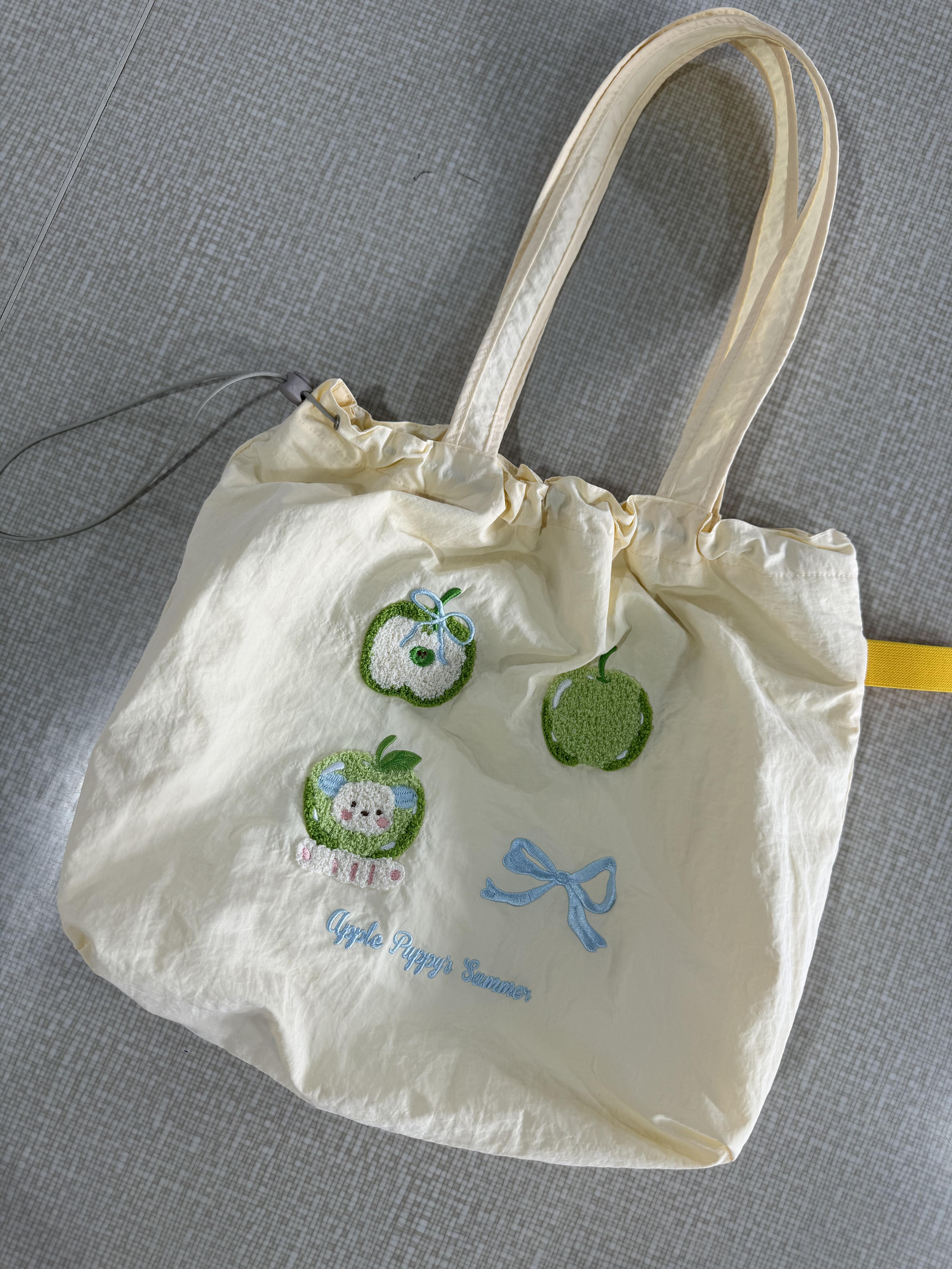 오프화이트 그린 애플 자수