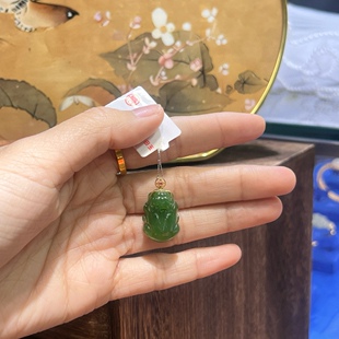 Natural Hotan Jasper Carved Pixiu Pendant 18k Gold Button Head Inlay Craft Exquisite Water Head Foot Live