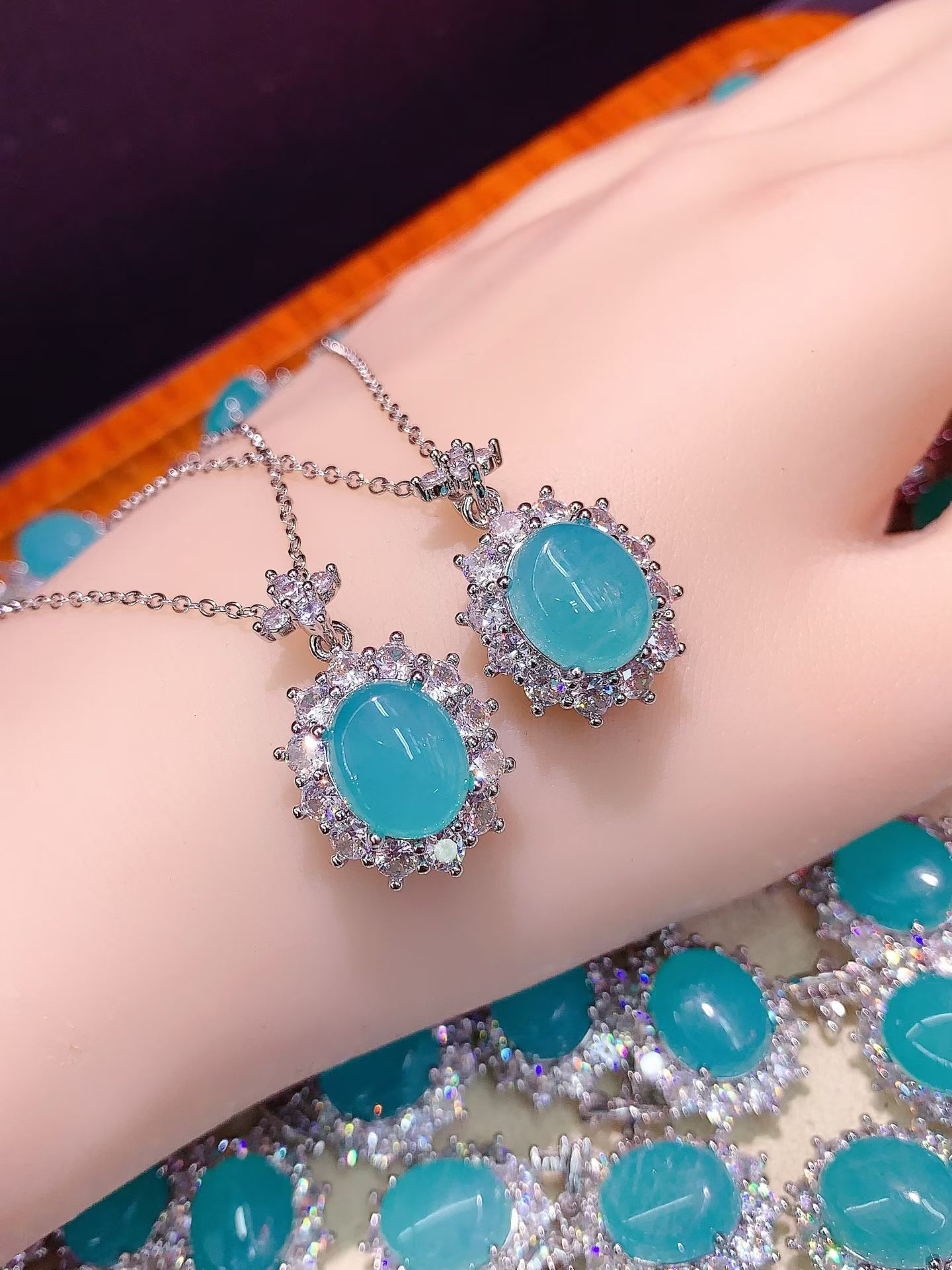 Wholesale natural amazonite inlaid pendants, luxurious and elegant high-end pendants, direct from the factory, available in live streaming rooms.