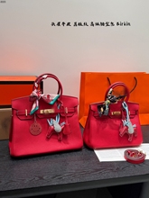 ����Ů2025�¿��֦�y�P���K�������μ�б��ţƤ�������ٴ�