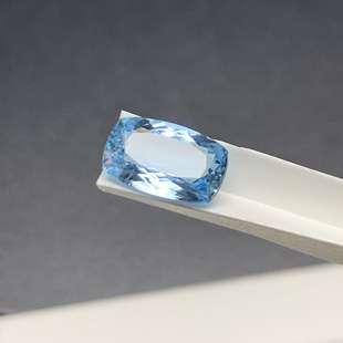 2.16 karat Natural Santa Maria Aquamarous Bare Stone 6.6 × 10.8mm Fire Brilliant International Certificate