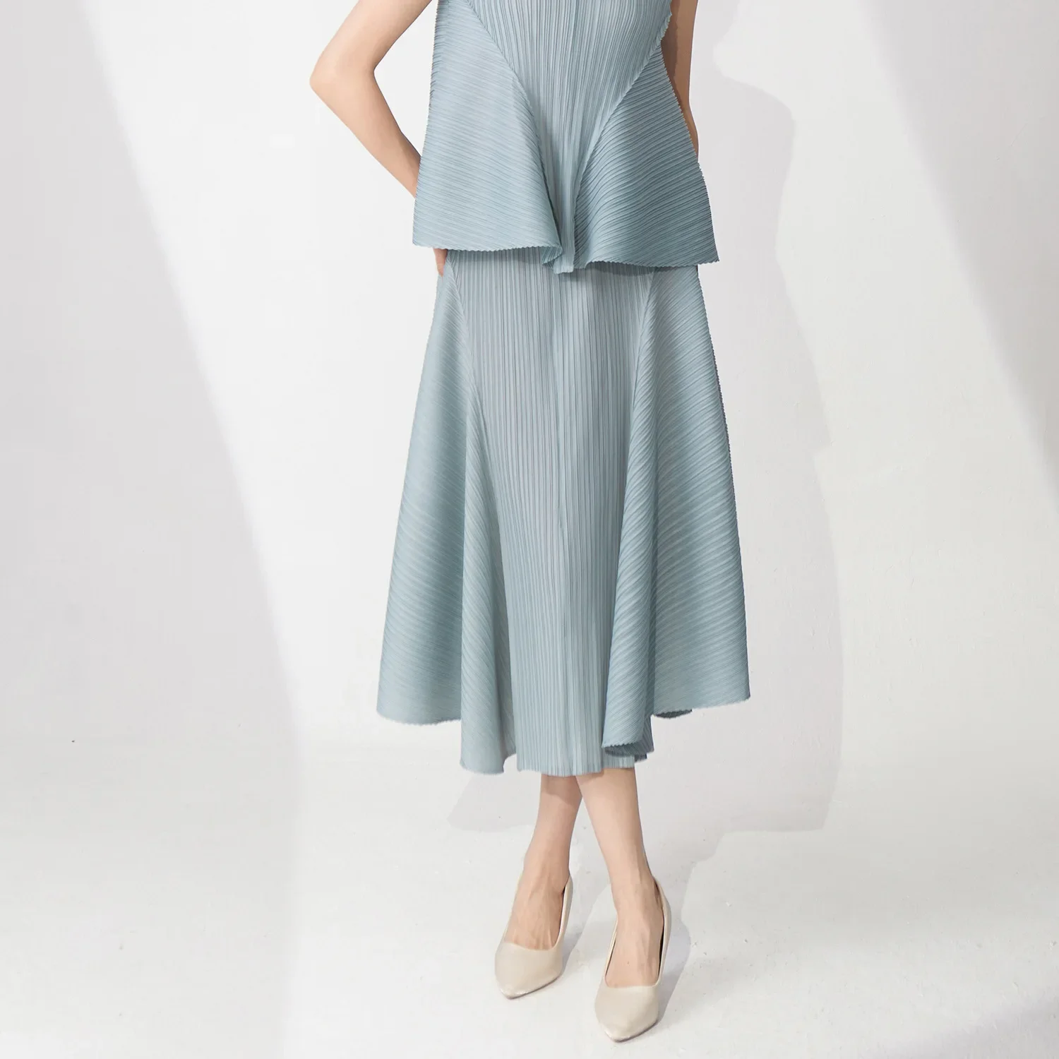 Fashionable long skirt, city style, loose fit, mid-length, fitted