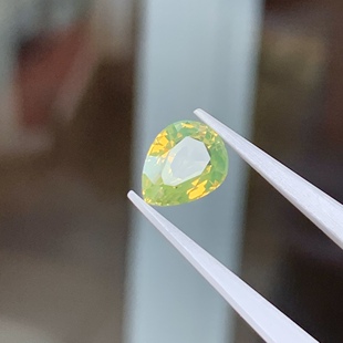 1.8 karat Natural Fluorescent Alum Emerald GRC Certificate 8.16 × 6.51mm Support Re-inspection