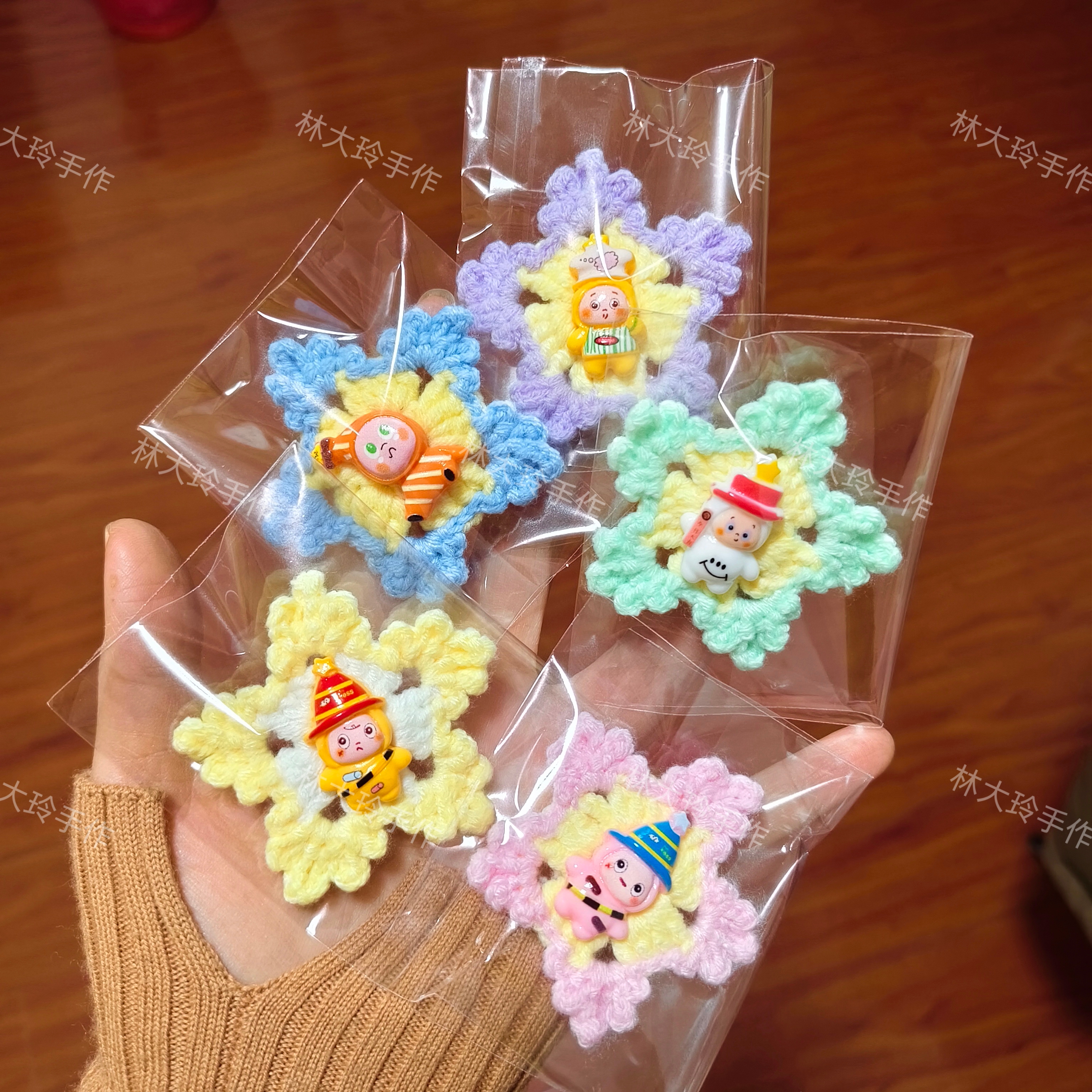 成品毛线星星人胸针发夹钩织钥匙扣树脂贴片情侣毛衣外套包包装饰