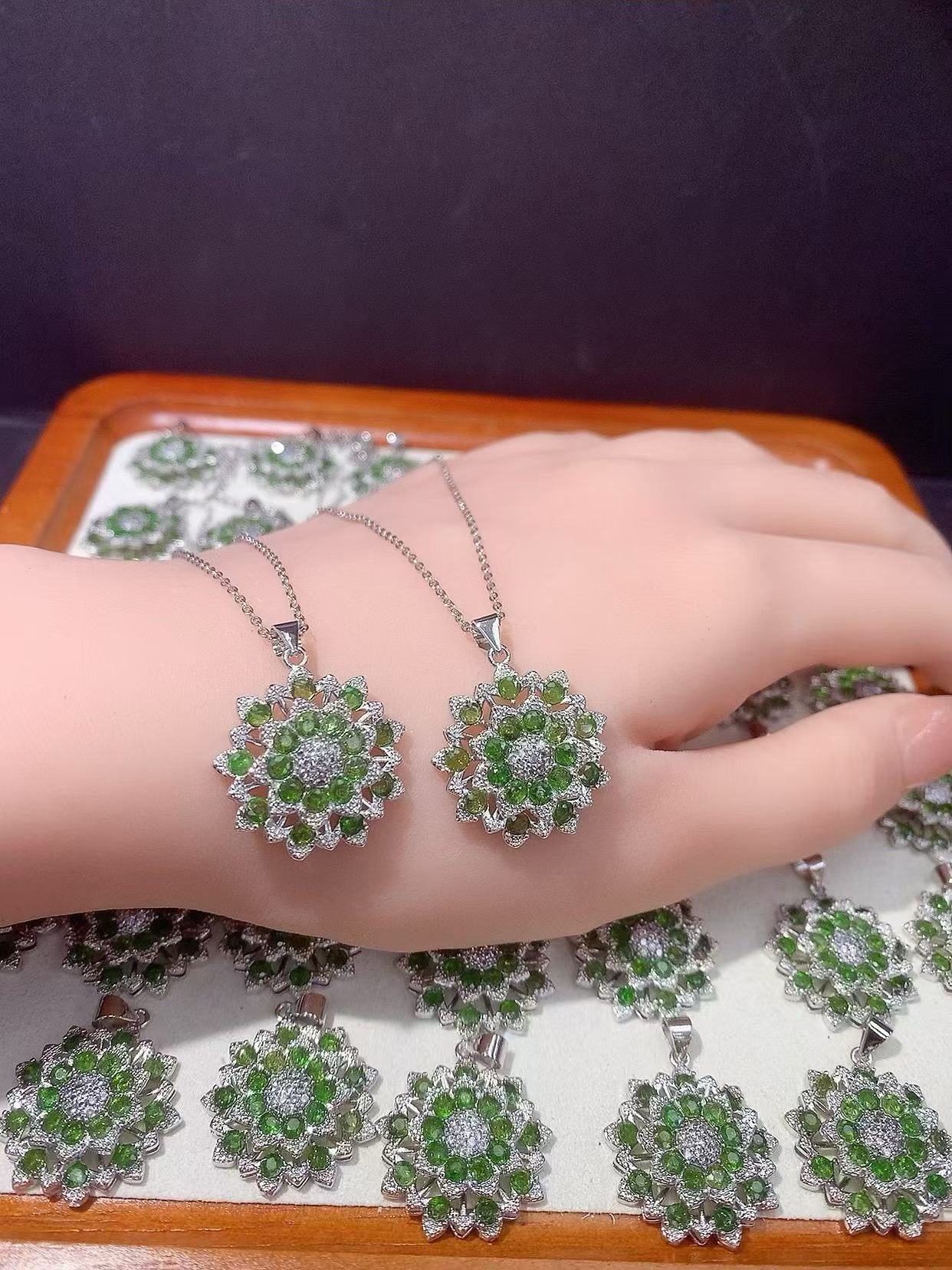 Wholesale Natural Diopside Pendant, Crystal Clear Women's Accessory, Niche High-End Style, Popular Red Sweet Potato Item