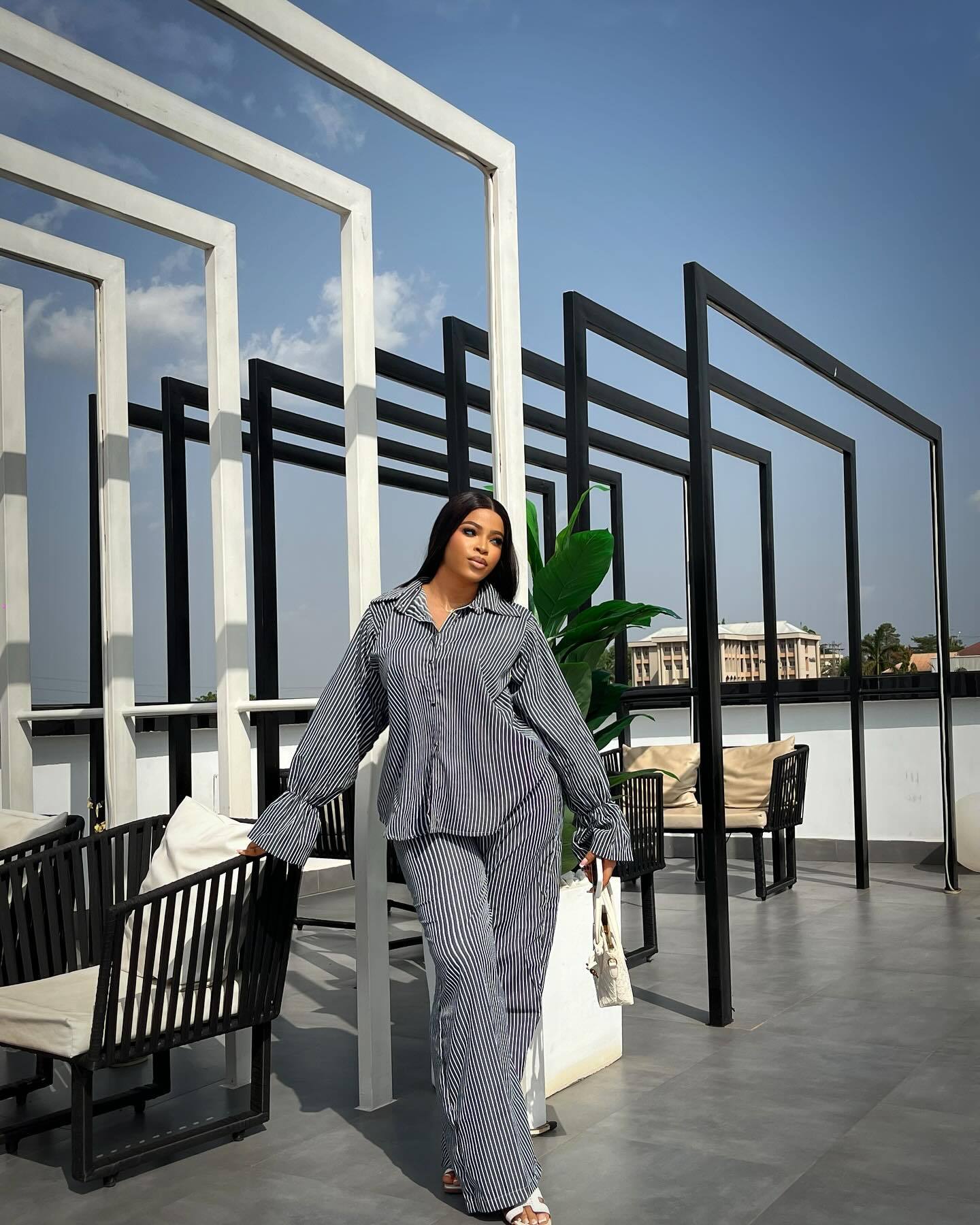 Damen Set Aus Gestreiftem Hemd Und Weiter Hose Im Casual Stil_voghion.com
