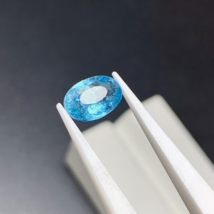 1.47 karat natural neon blue Paraíba tourmaline ring 6.6 × 8.9mm
