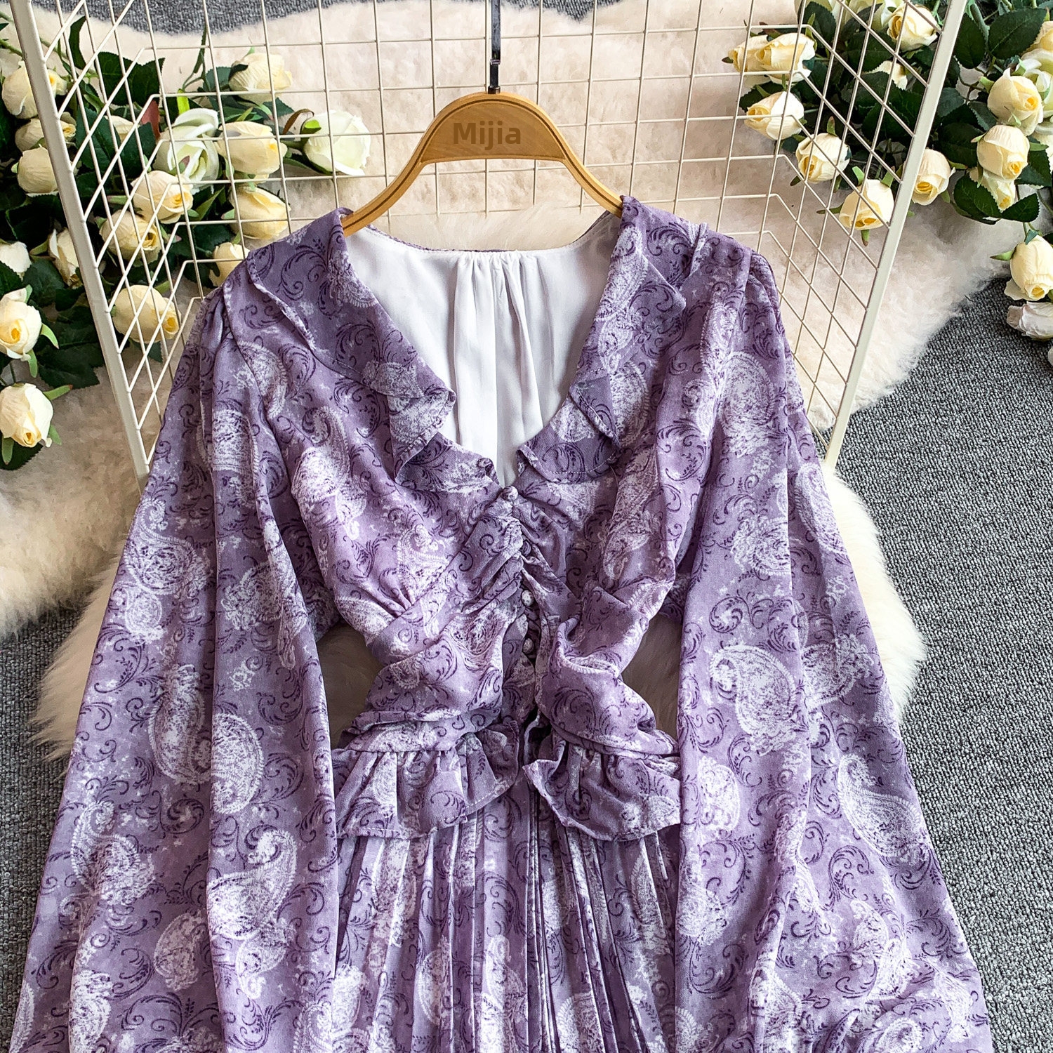 Women's French Style Elegant V Neck Dress Summer Slimming Flattering Lantern Sleeve Pleated Hem_ecoleips.com