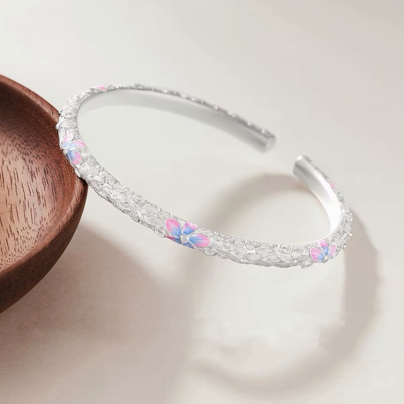 Silver-plated bracelet with antique enamel cherry blossom design, adjustable open-style bracelet, new Chinese style, suitable for young women Silver-plated bracelet with antique enamel cherry blossom design, adjustable open-style bracelet, new Chinese style, suitable for young women