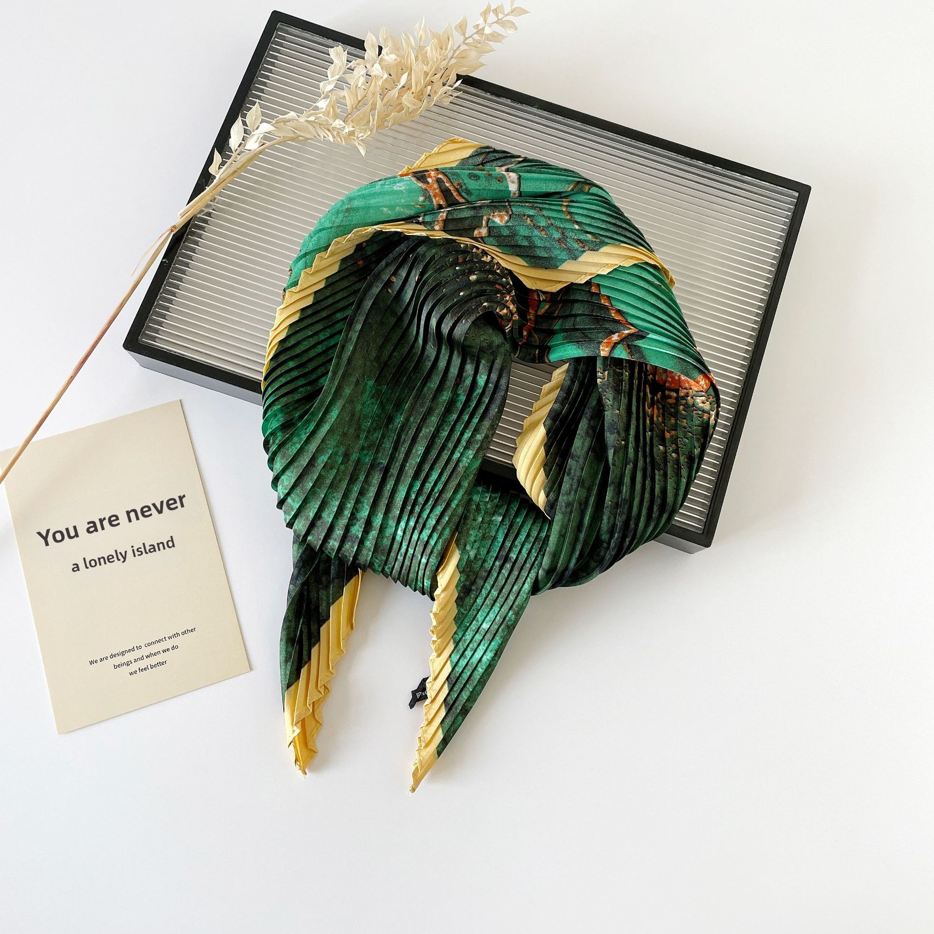 Women's Small Square Pleated Silk Scarf Pastoral Style Printed Neck Warmer Travel Photography Hair Accessory_voghion.com