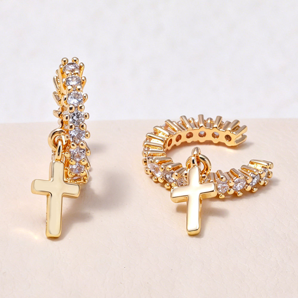 Creative Minimalist Ear Clip For Women Cross Earrings Unique Fashionable C Shaped Clip Earrings No Piercing Required_voghion.com