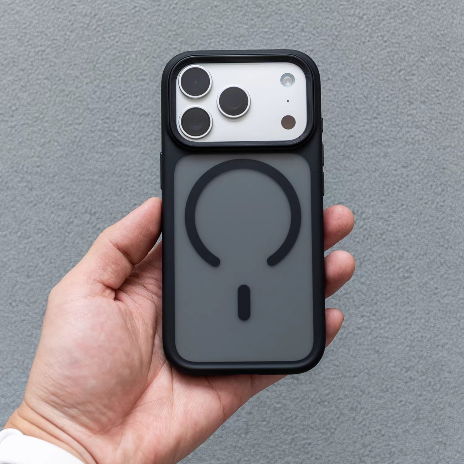 Mattierte, transparente Hülle für iPhone 17 Pro Max – Stoßfeste Schutzhülle mit KI-Kamerataste (16 Zoll)_voghion.com