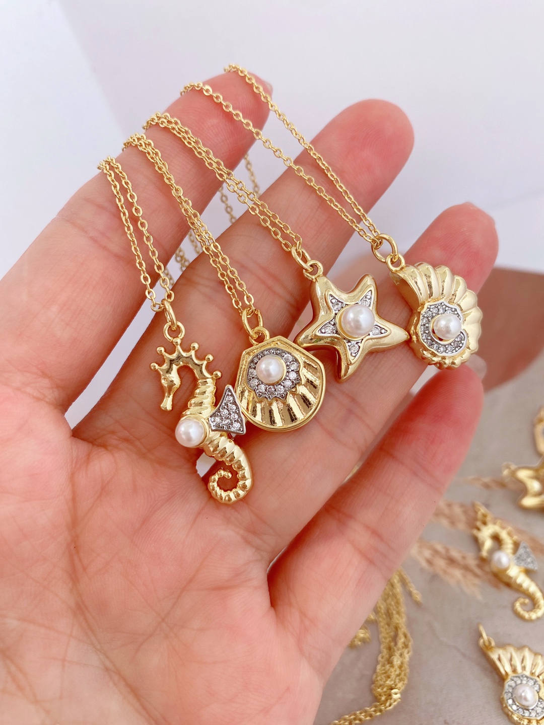 Wholesale Jewelry Elegant Vintage Style Starfish Conch Hippocampus Copper Plating Cable Chain Pendant Necklace display picture 2