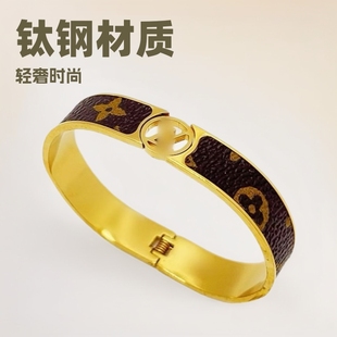 Factory Donkey titanium steel bracelet presbyted leather bracelet skin fashion non-fading spring jewelry high-end light luxury