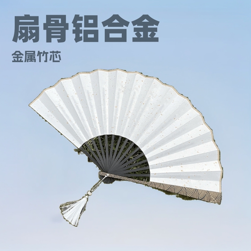 雲模様の彫刻が施された扇子とタッセル 雲模様の彫刻が施された扇子 雲模様の彫刻が施されたタッセル|undefined