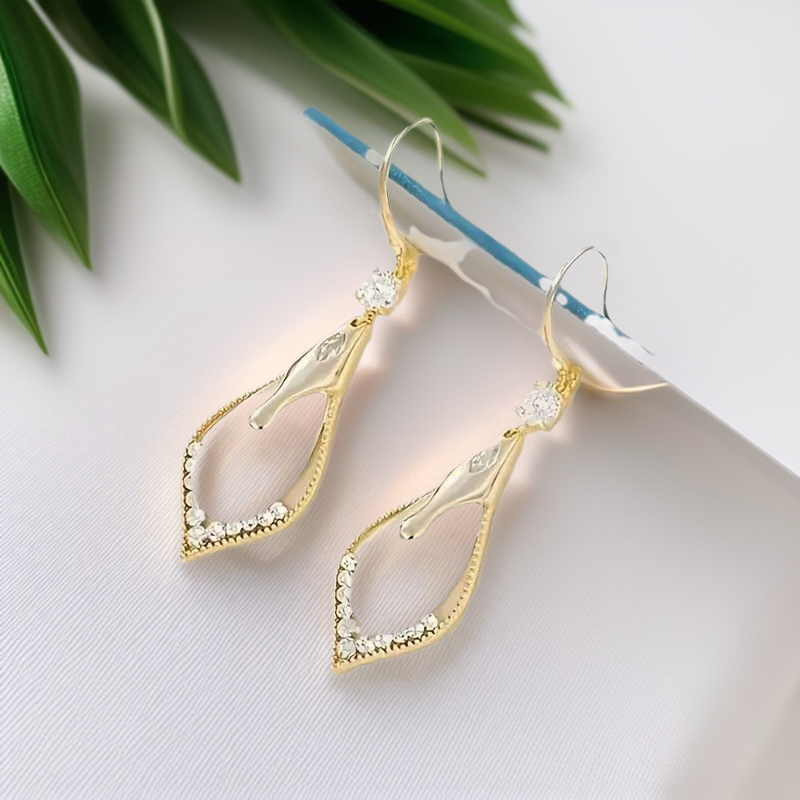 Women's Light Luxury Design Geometric Diamond-encrusted Cat's Eye Earrings All-match Elegant Long French Unique Earrings