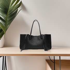 小众设计2025秋季新款简约大容量编织加长购物包手提托特潮流元素