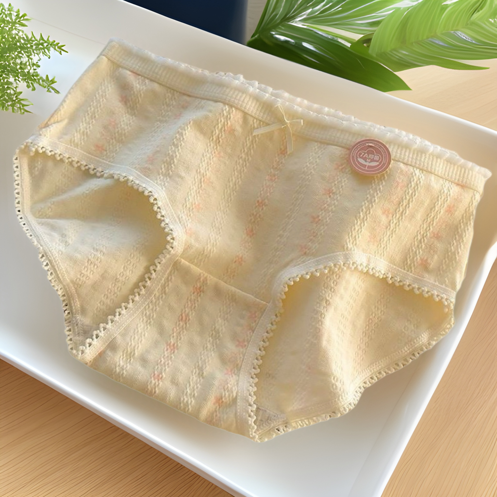7A Cotton Underwear Women's Sweet Japanese Mid-Waist Cotton Antibacterial Girl's New Student Breathable Triangle Shorts